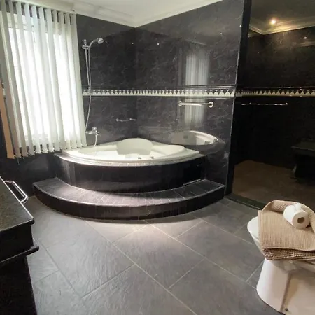 Hotel Magnificent El Palacete Sleeps 20 *